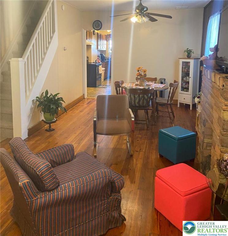 339 East Howe Street Allentown, PA 18109 - Photo 7 of 20 a living room with furniture