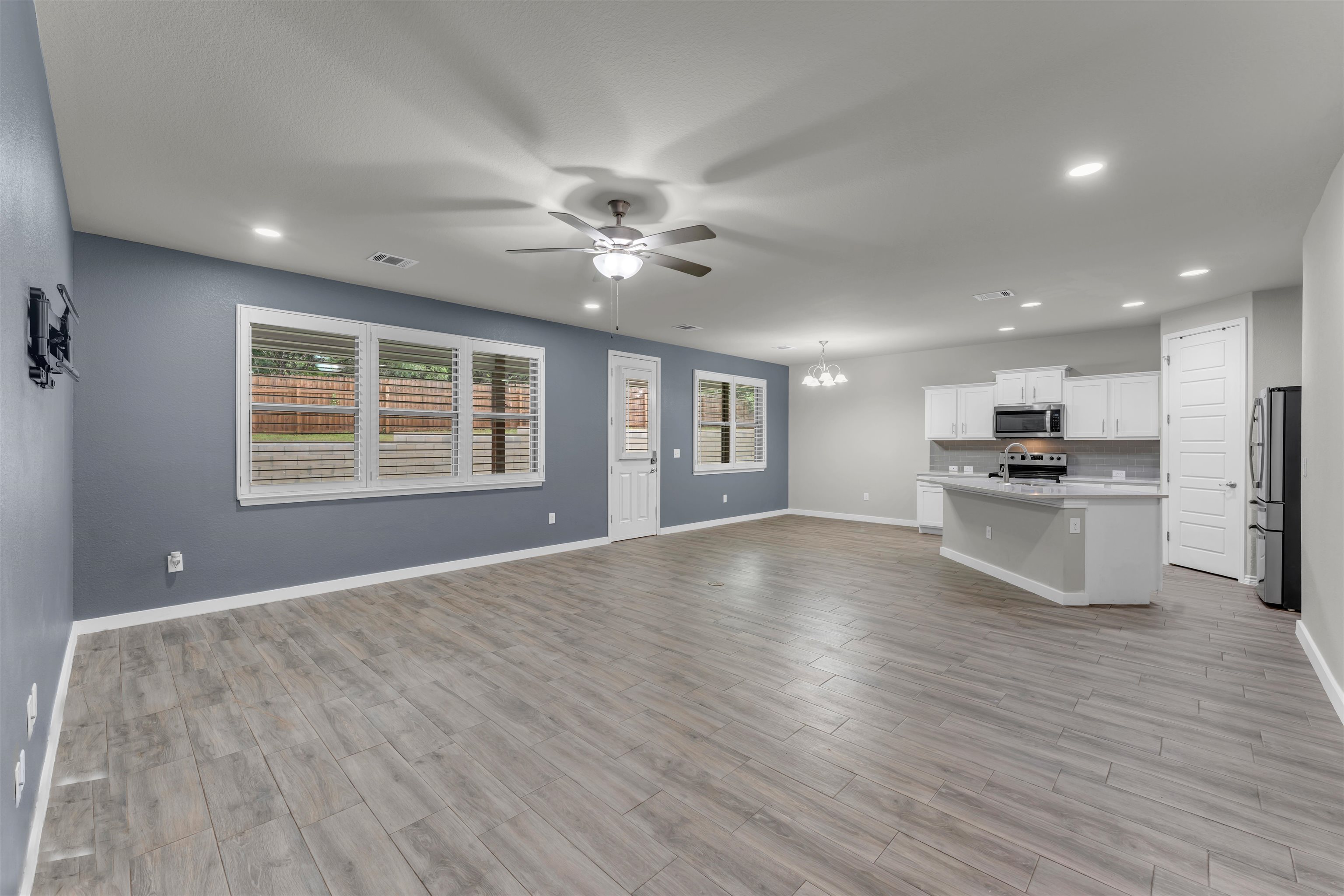 511 Taylor Drive Horseshoe Bay, TX 78657 - Photo 5 of 36