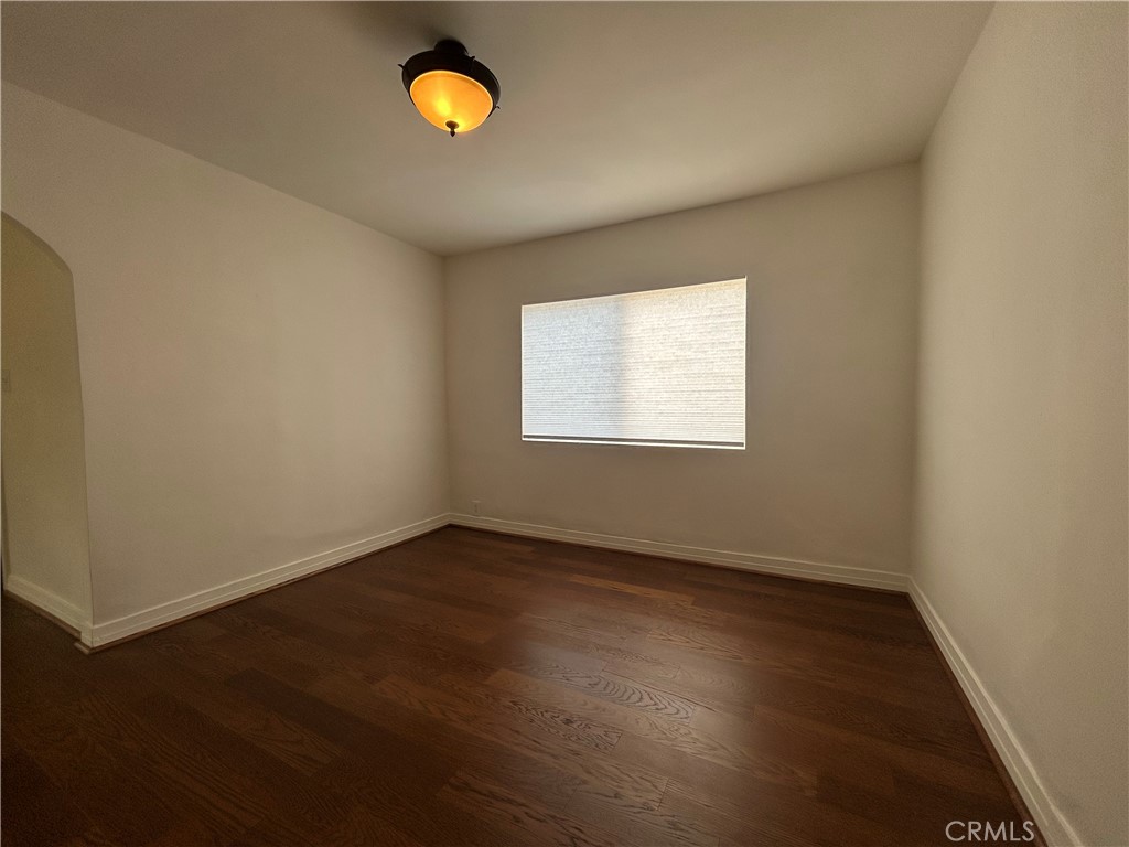 214 East Stocker Street Glendale, CA 91207 - Photo 9 of 31