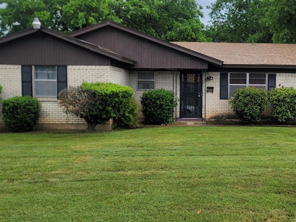 4429 Berke Road Fort Worth, TX 76115 - Photo 3 of 22 Gallery Image 3