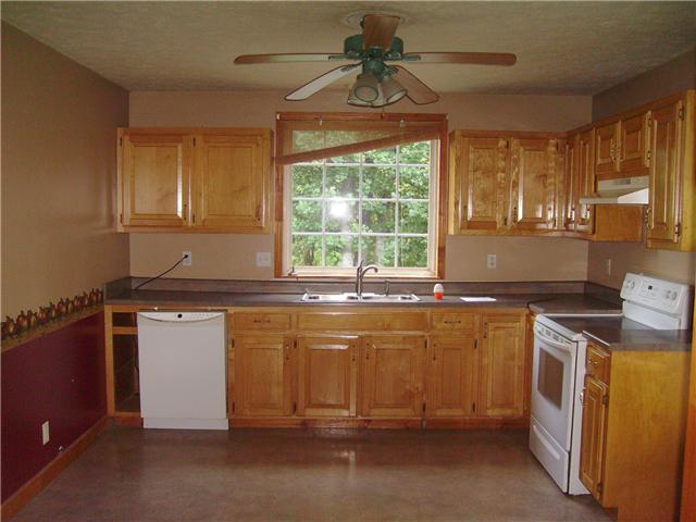 3564 Armstrong Road Springfield, TN 37172 - Photo 4 of 5 Large Eat-in Kitchen!