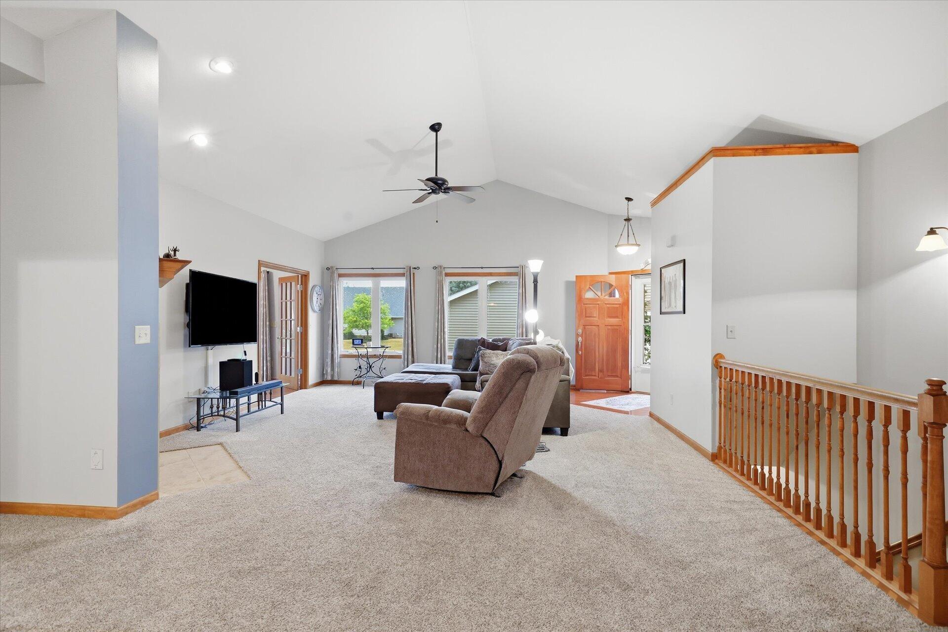N7791 Maple Ridge Road Oconomowoc, WI 53066 - Photo 9 of 40 09-009_7I5A0790_with_tv