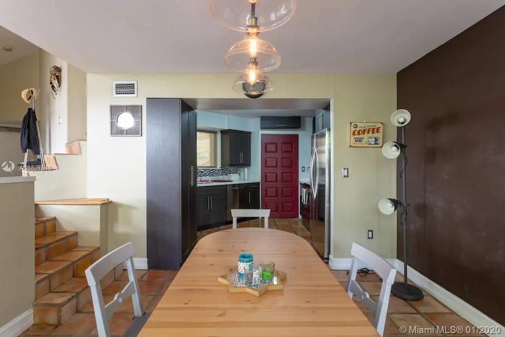2575 Tigertail Avenue, Unit 2575 Miami, FL 33133 - Photo 4 of 13 Dining room