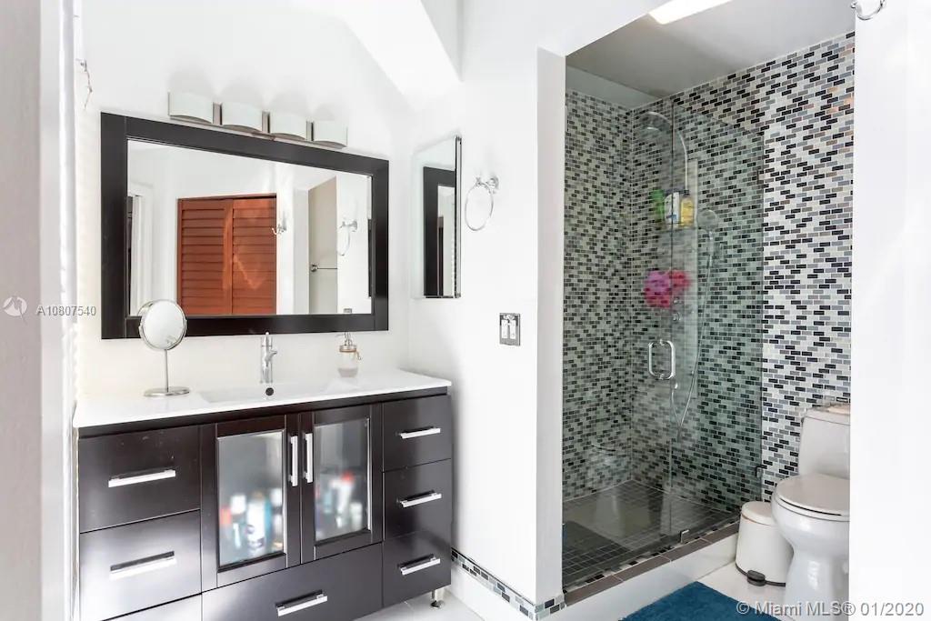2575 Tigertail Avenue, Unit 2575 Miami, FL 33133 - Photo 7 of 13 Master bathroom