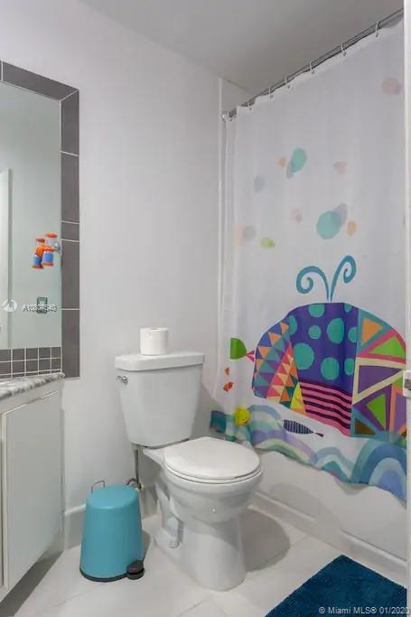 2575 Tigertail Avenue, Unit 2575 Miami, FL 33133 - Photo 9 of 13 second bathroom