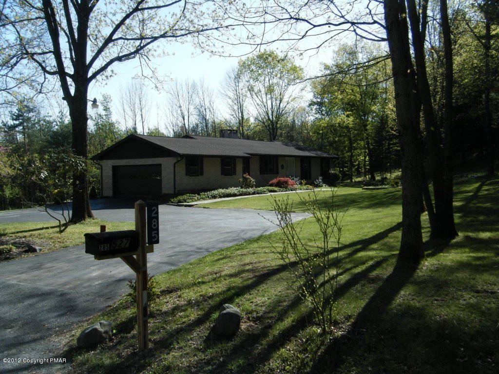 285 Sawmill Road Stroudsburg, PA 18360 - Photo 3 of 17 side