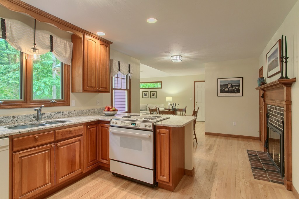 862 Burroughs Road Boxborough, MA 01719 - Photo 5 of 28