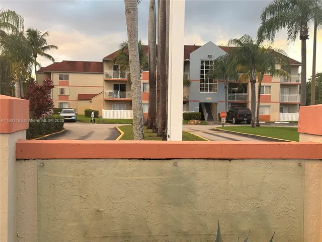 $2,150 | 18850 Northwest 57th Avenue, Unit 306, Hialeah, FL 33015
