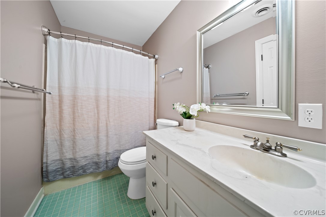 2331 Hicks Road Richmond, VA 23235 - Photo 31 of 38 2nd floor hall bath