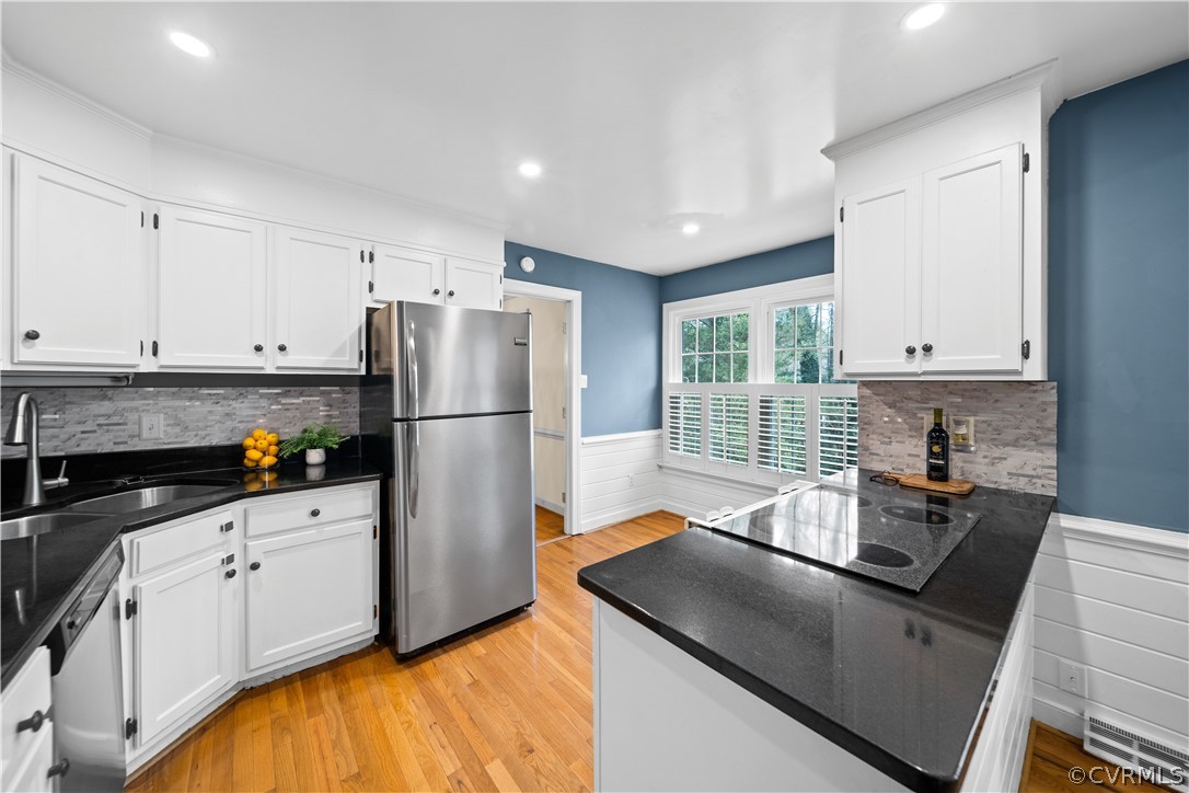 2331 Hicks Road Richmond, VA 23235 - Photo 10 of 38 Granite counters, hardwood floors, & stainless app