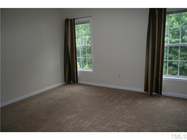 2419 Goldfinch Way Raleigh, NC 27606 - Photo 13 of 20 Gallery Image 13