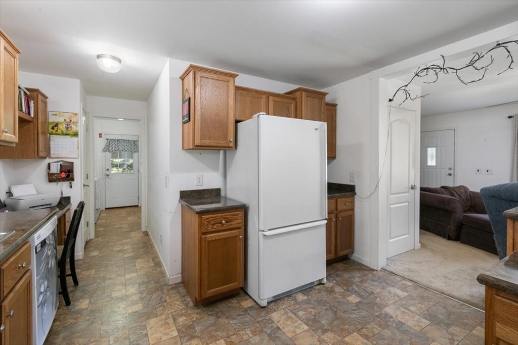 25 Ridgefield Drive Nashua, NH 03062 - Photo 12 of 29