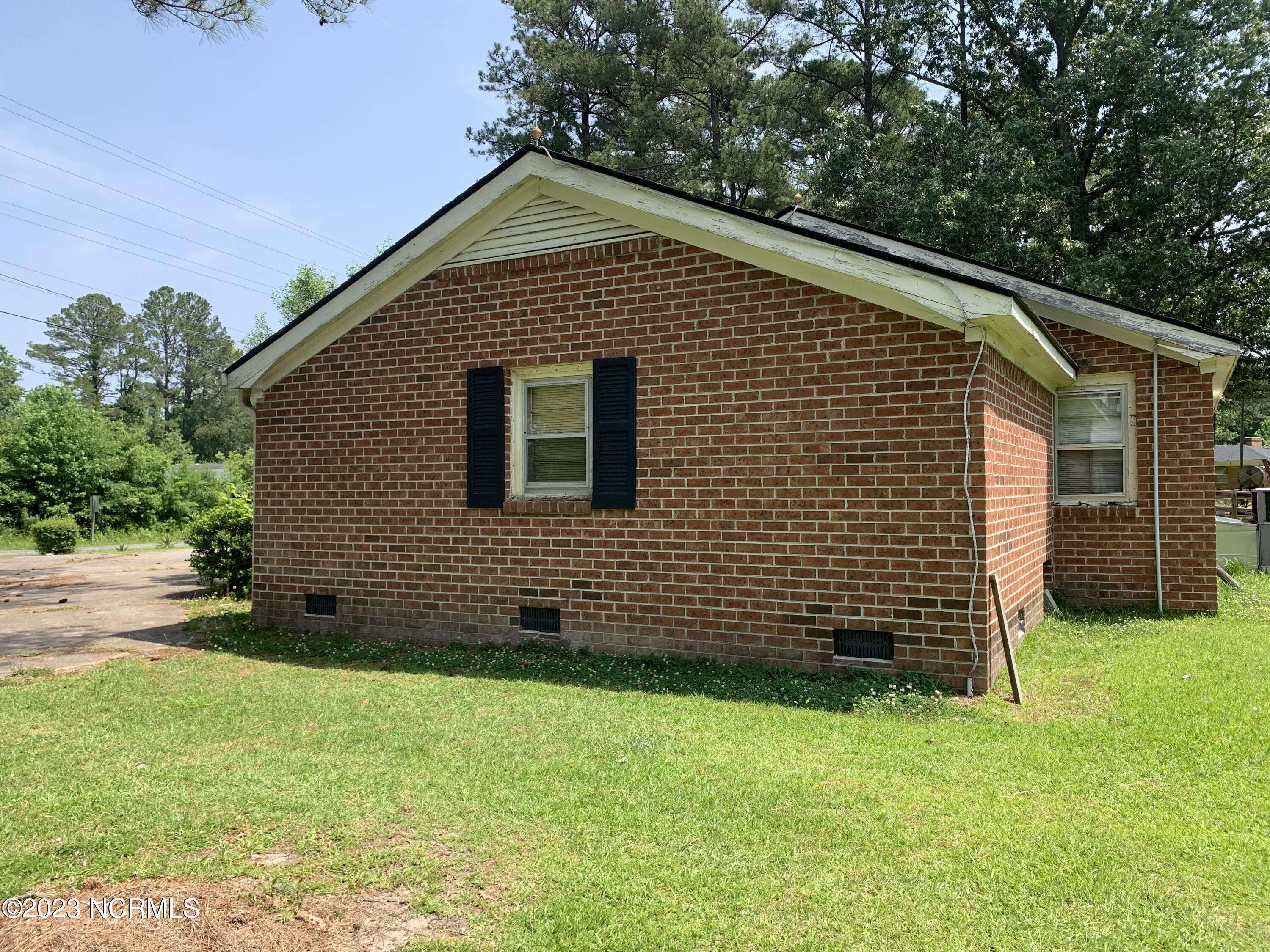 439 Grabtown Road Windsor, NC 27983 - Photo 5 of 24 Side
