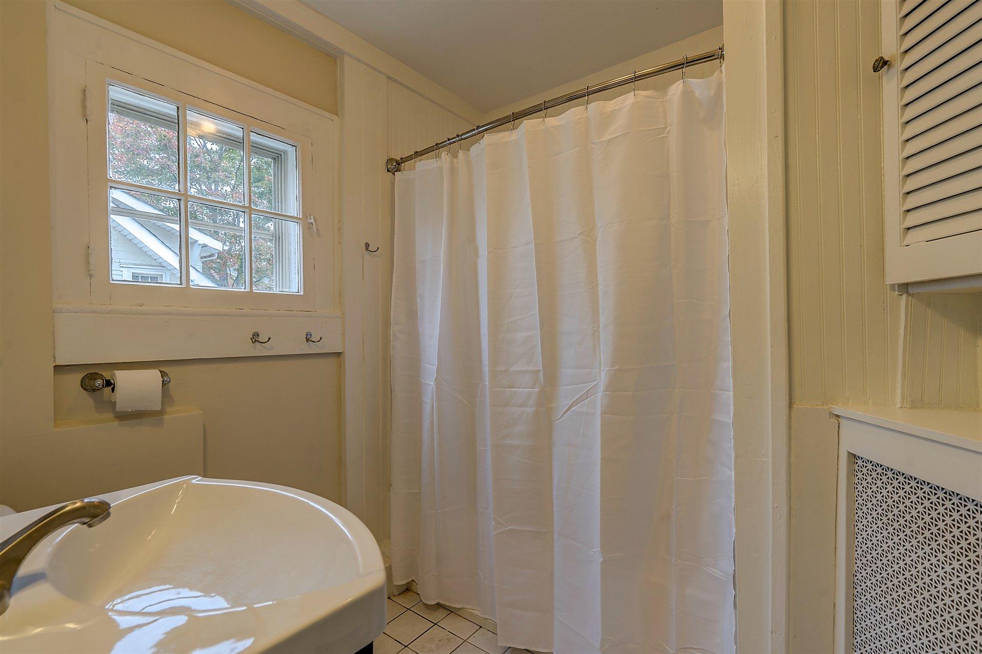 1930 Carter Road Southwest Roanoke, VA 24015 - Photo 24 of 35 Upper full bath