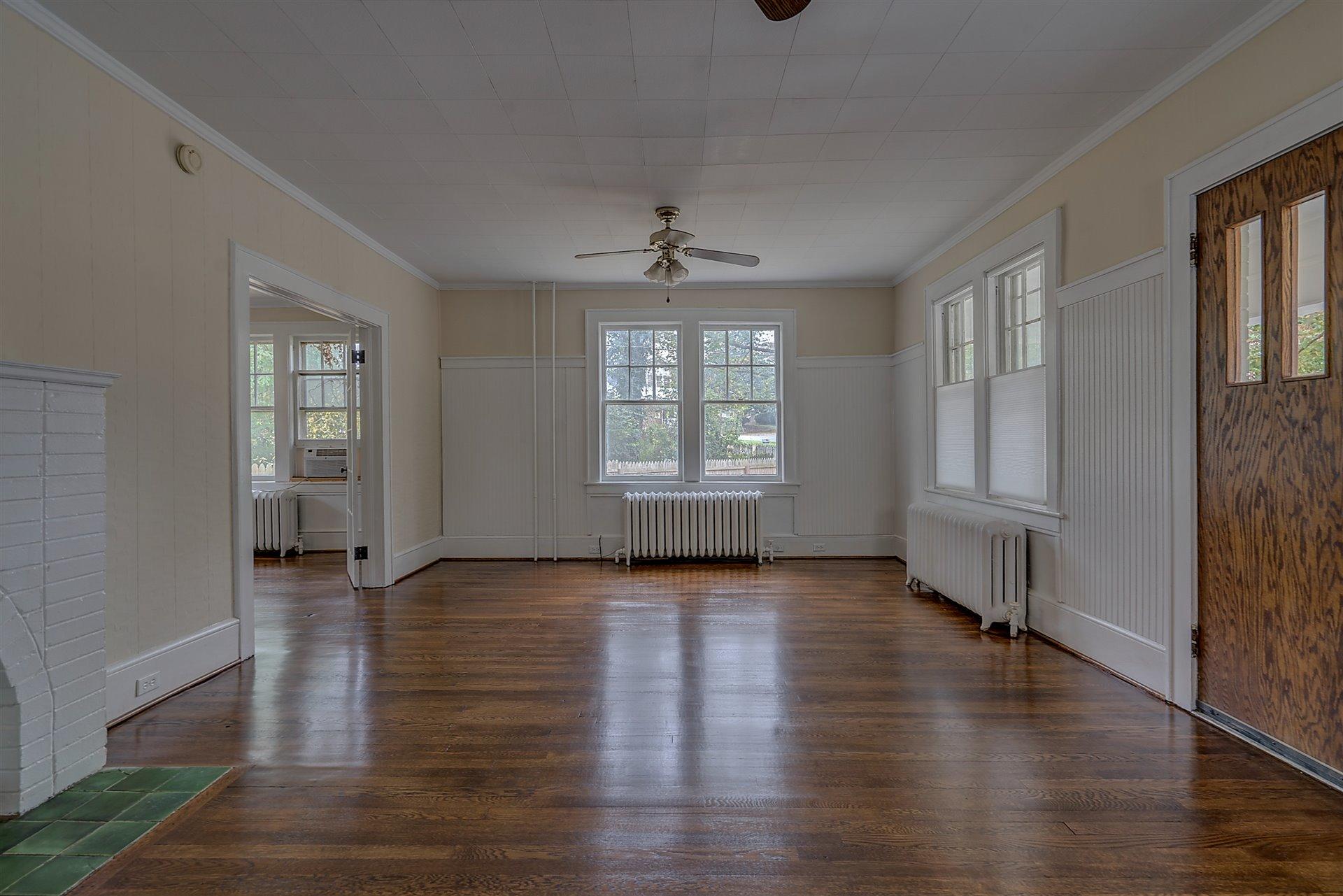 1930 Carter Road Southwest Roanoke, VA 24015 - Photo 6 of 35 spacious living room