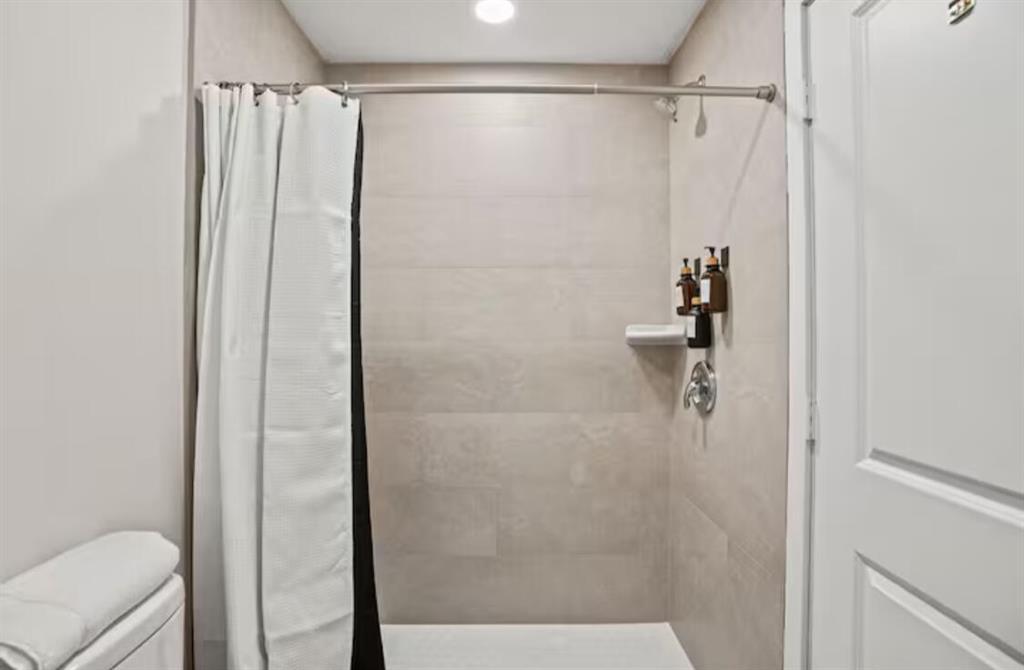 1547 West 26th Court, Unit 2 Riviera Beach, FL 33404 - Photo 13 of 18 bathroom 1