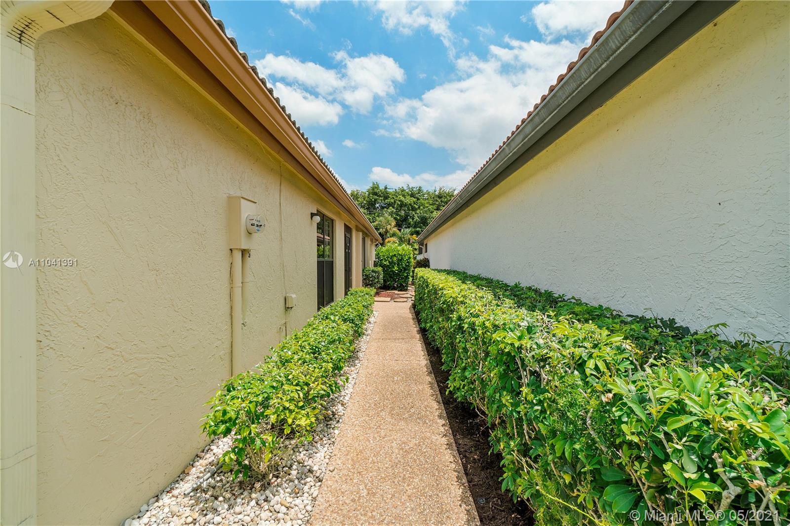 21386 Bridgeview Drive Boca Raton, FL 33428 - Photo 7 of 44