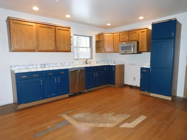 $299,000 | 2955 66th Street, Fennville, MI 49408