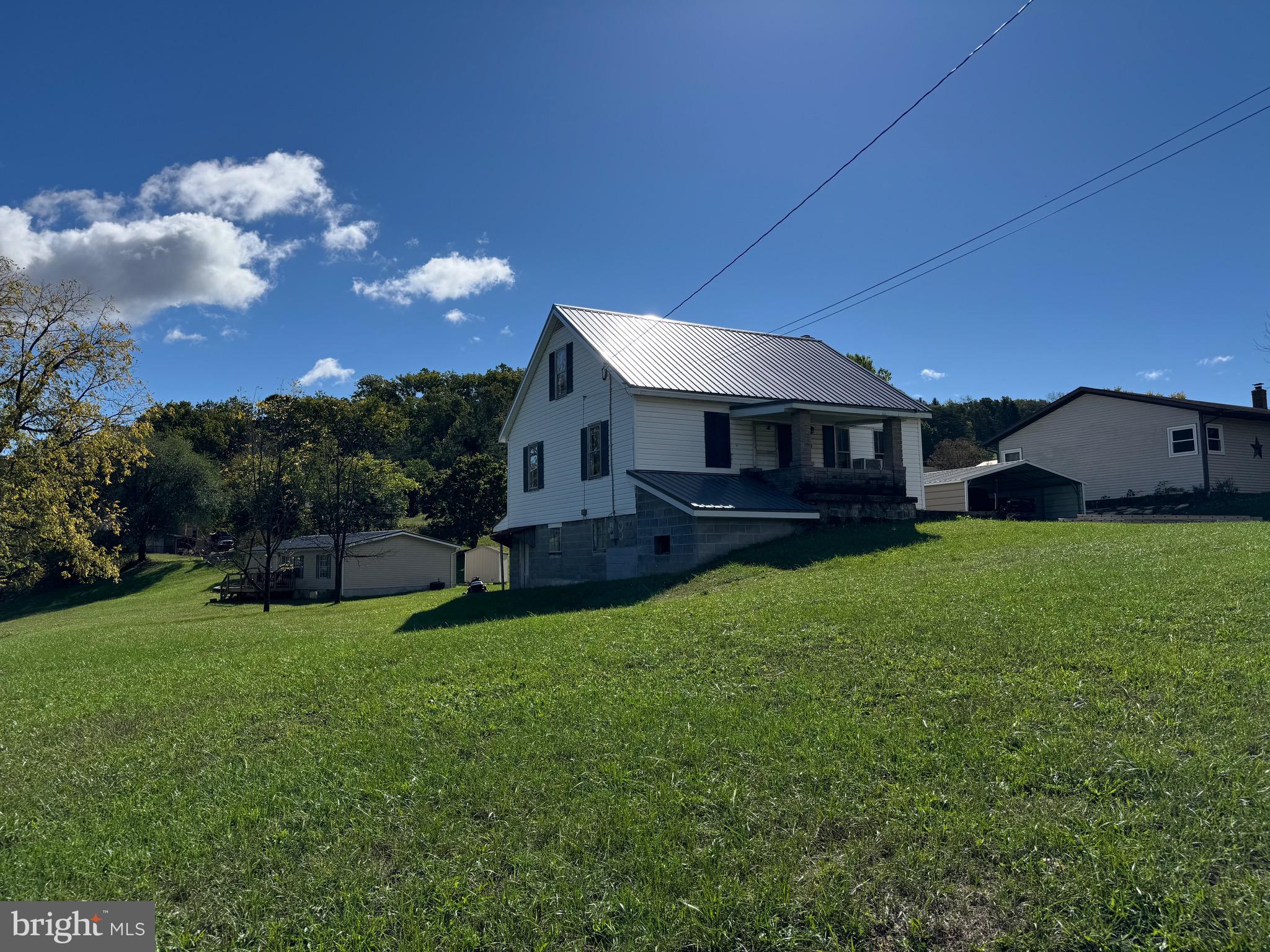 830 Harrison Avenue Berkeley Springs, WV 25411 - Photo 3 of 41 a front view of a house with garden
