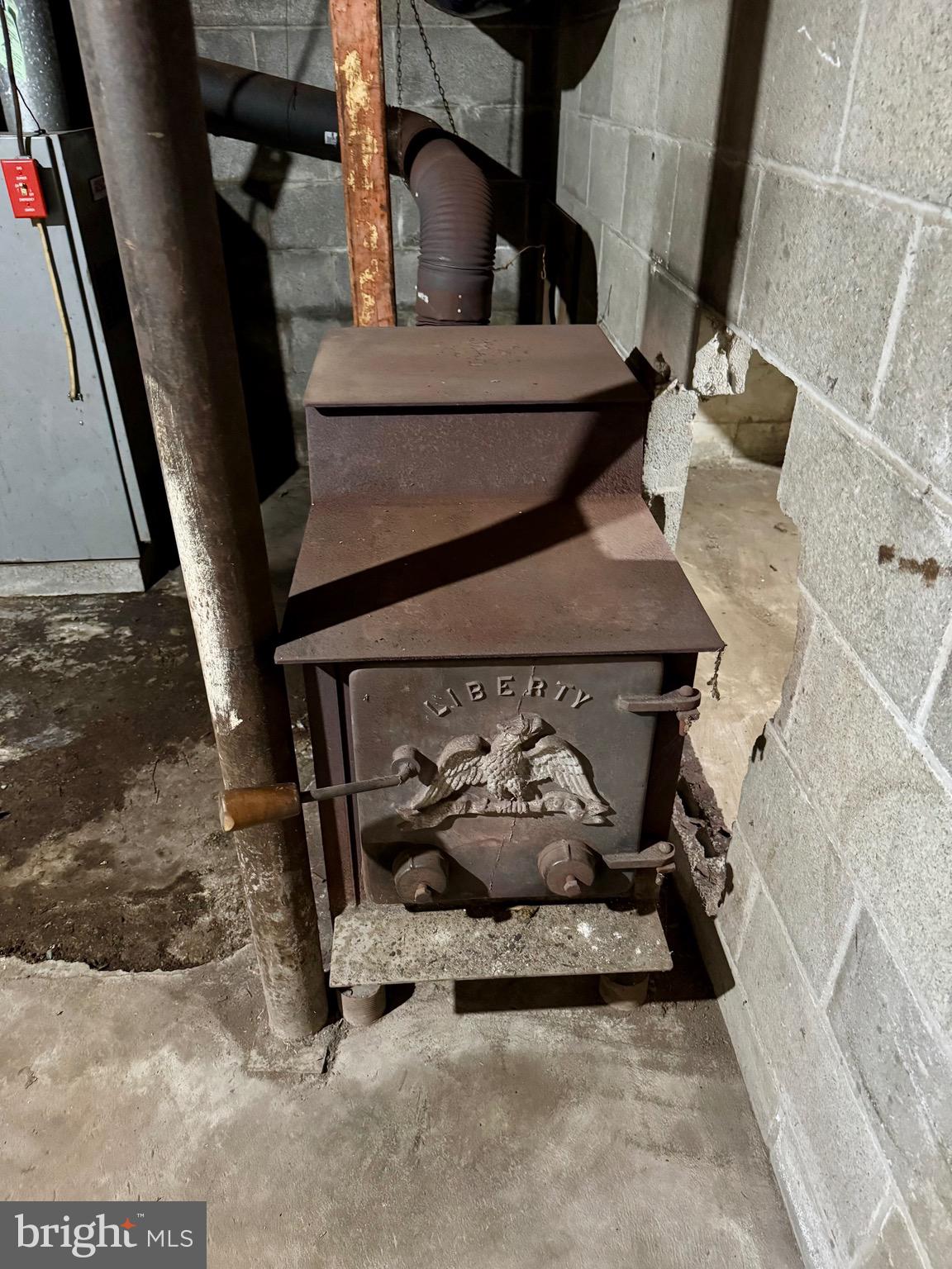 830 Harrison Avenue Berkeley Springs, WV 25411 - Photo 36 of 41 a living room with furniture and a mirror