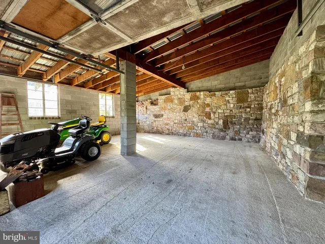 $170,000 | 830 Harrison Avenue, Berkeley Springs, WV 25411