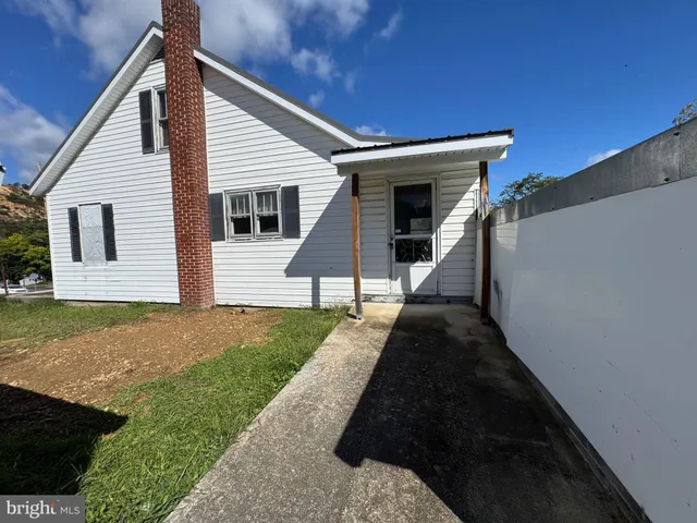 a view of a backyard of the house