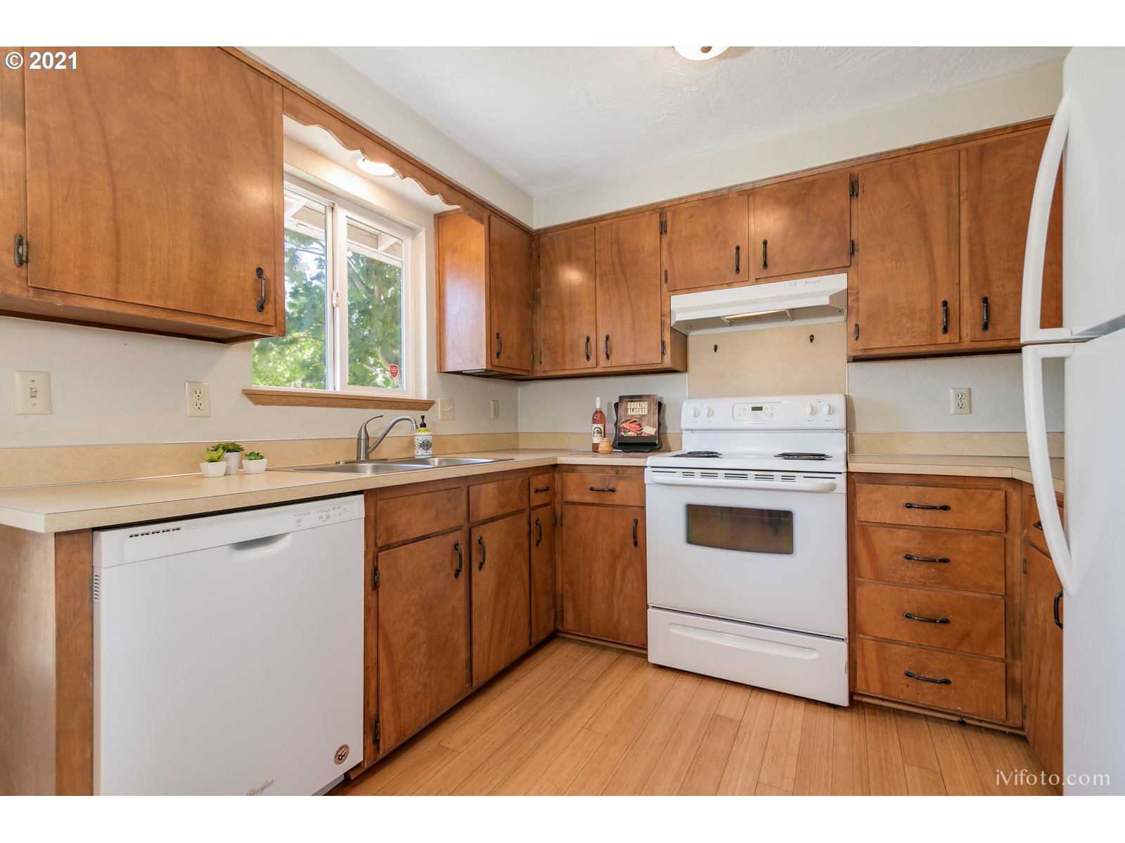1962 5th Street Springfield, OR 97477 - Photo 8 of 22