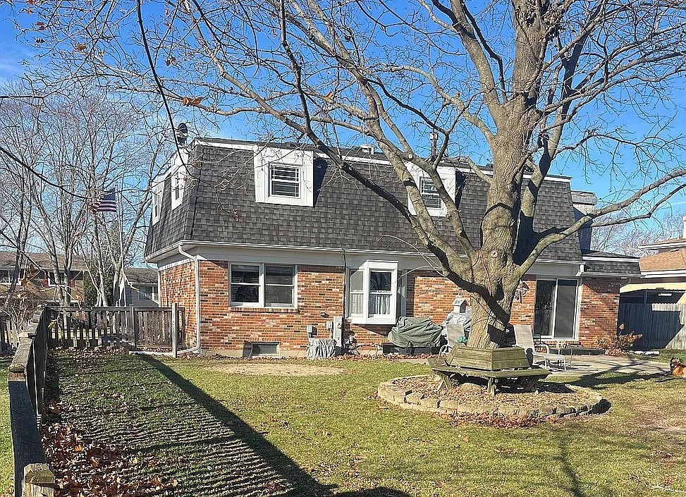 533 Beck Road Lindenhurst, IL 60046 - Photo 2 of 19