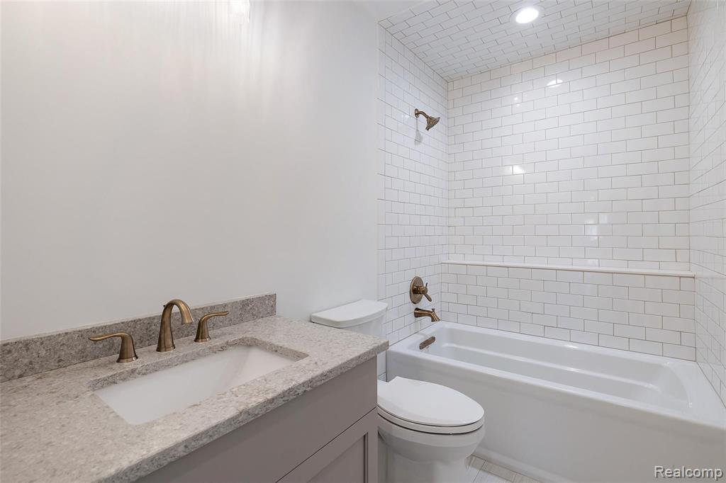 1922 Traceky Rochester Hills, MI 48306 - Photo 43 of 51