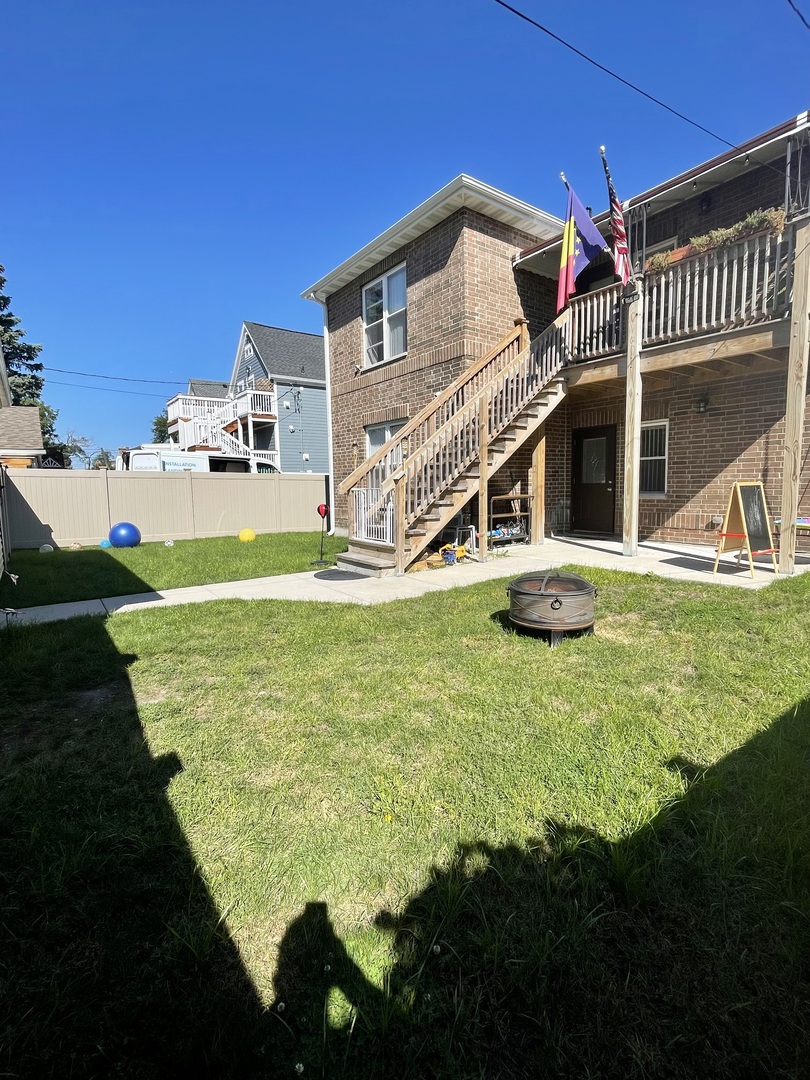 1986 Pine Street, Unit 1 Des Plaines, IL 60018 - Photo 11 of 11 a front view of a house with garden