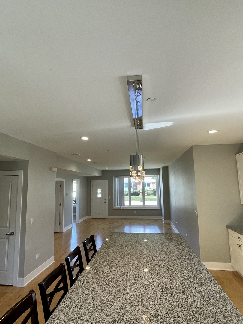 1986 Pine Street, Unit 1 Des Plaines, IL 60018 - Photo 4 of 11 a view of a hallway with a livingroom