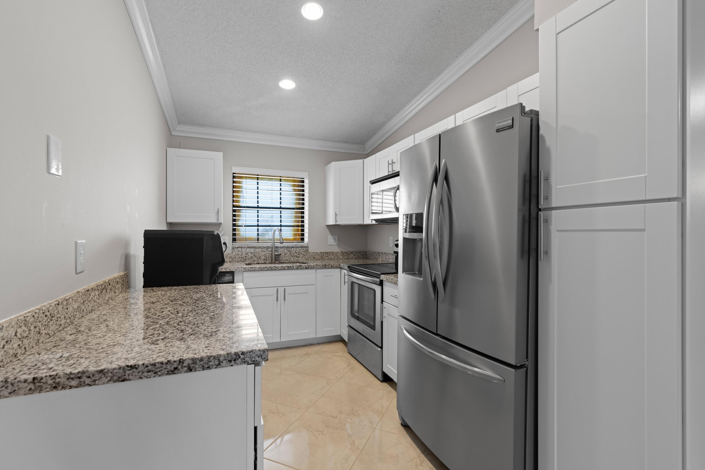 2600 Greenwood Terrace, Unit 210 Boca Raton, FL 33431 - Photo 5 of 30 Kitchen
