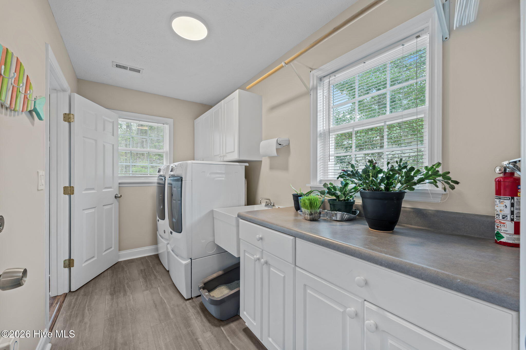412 Neuchatel Road New Bern, NC 28562 - Photo 29 of 43 Laundry Room