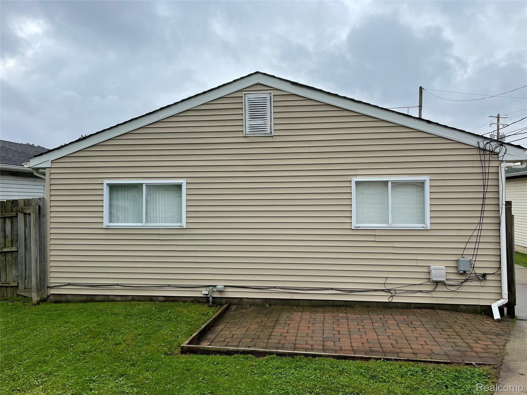 4143 Stephens Road Warren, MI 48091 - Photo 5 of 16 642B386E-4021-420B-B120-A4649A3135F4.jpeg