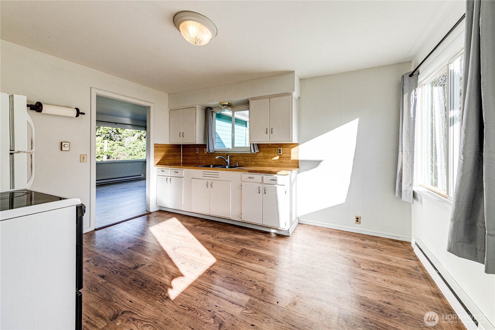 1520 Scrivner Road Port Angeles, WA 98362 - Photo 11 of 40 a kitchen with granite countertop a stove a sink and a refrigerator