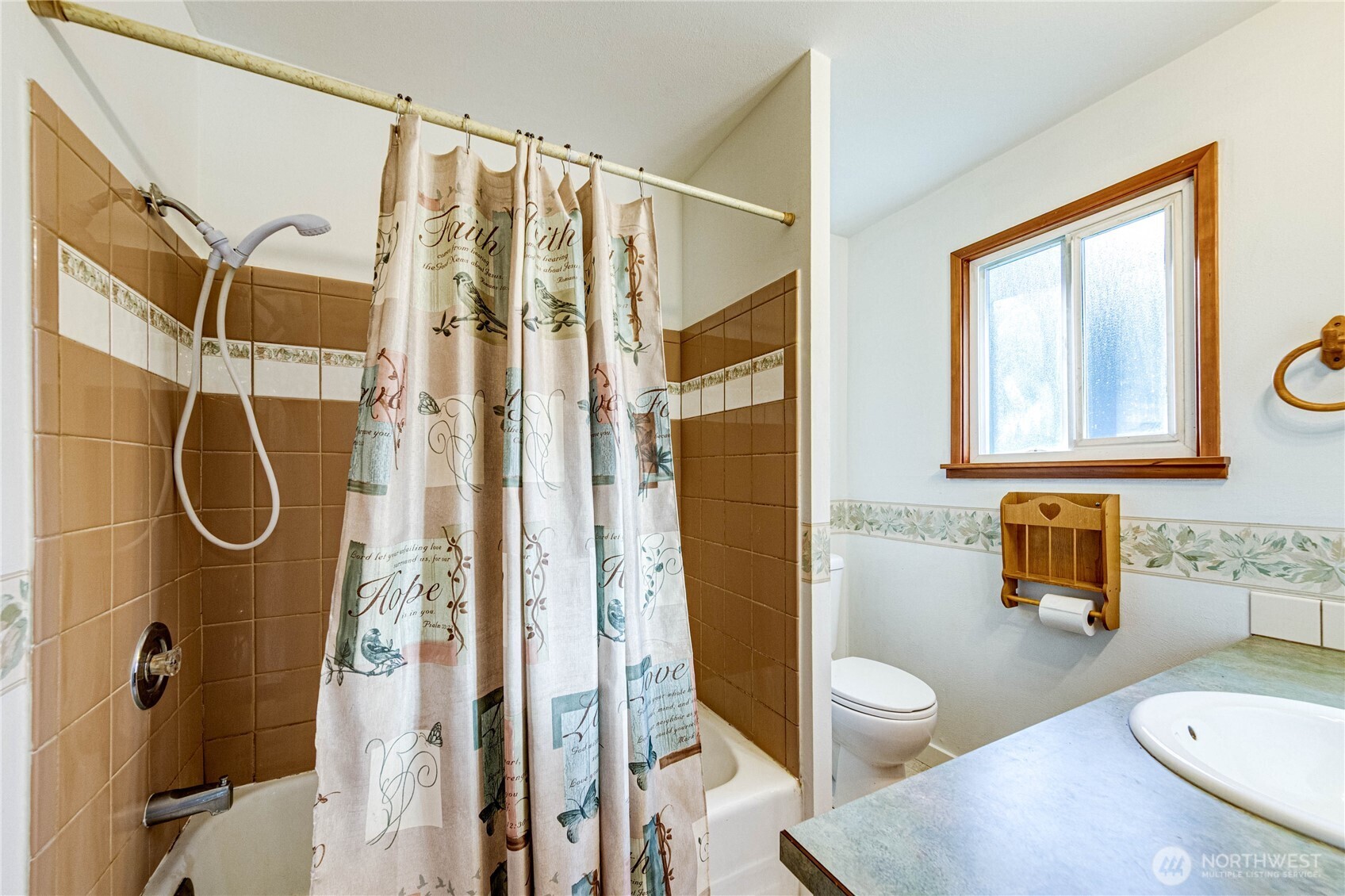 1520 Scrivner Road Port Angeles, WA 98362 - Photo 20 of 40 a bathroom with a sink a toilet and shower