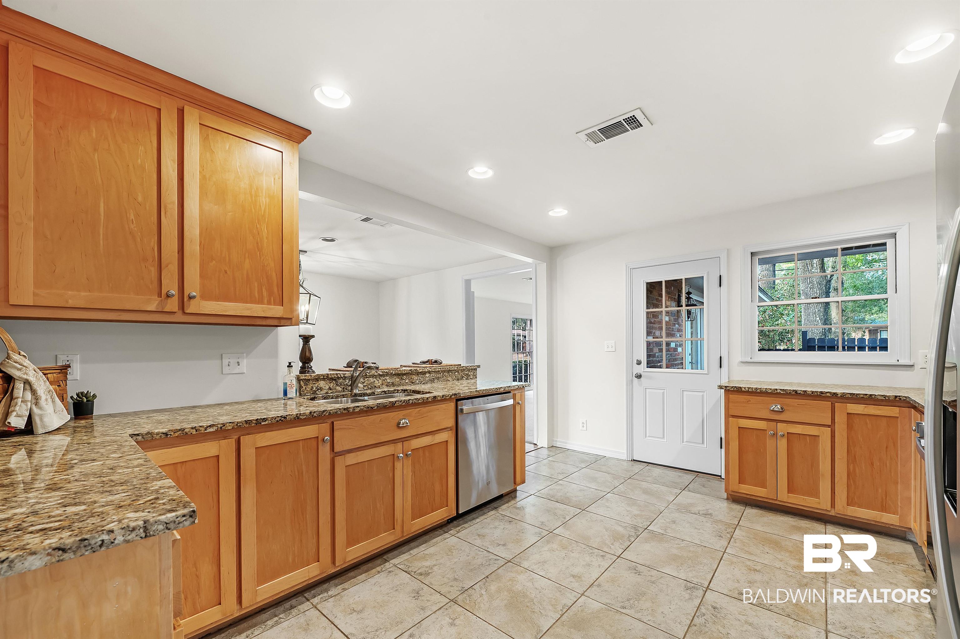 371 Francilla Circle Fairhope, AL 36532 - Photo 15 of 50 Kitchen