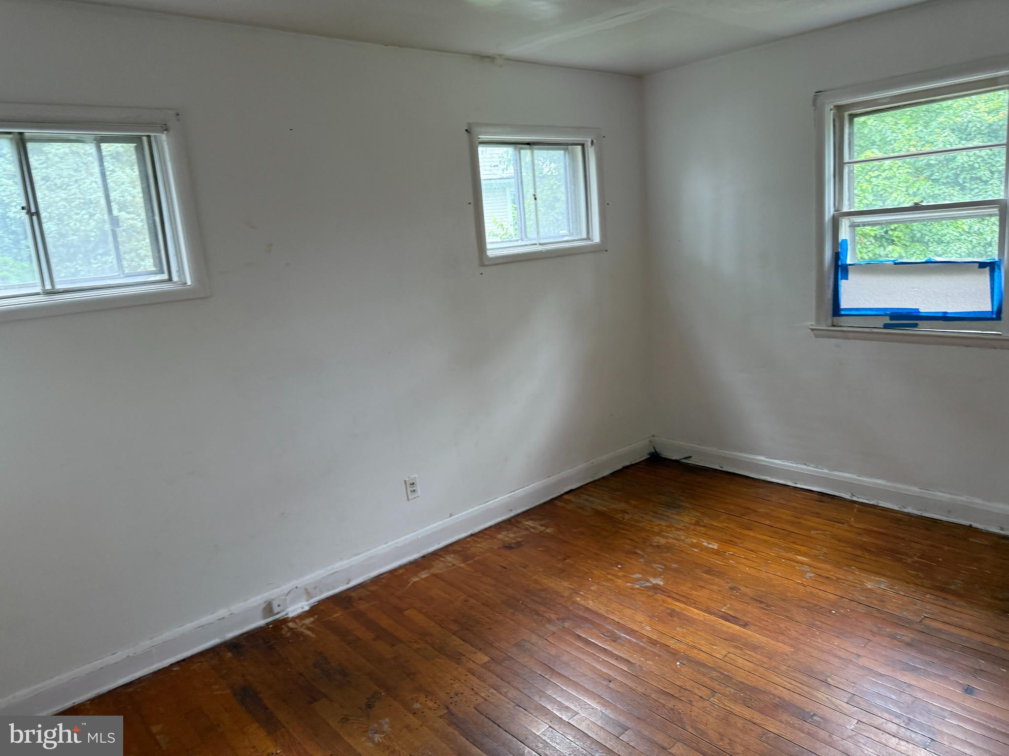 3901 Mortimer Avenue Baltimore, MD 21215 - Photo 11 of 21 an empty room with a window
