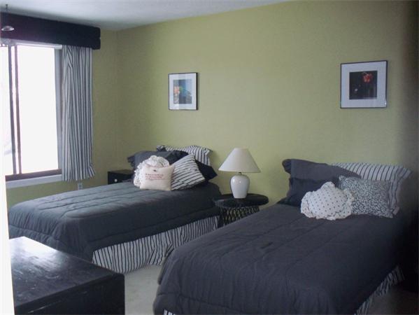 27 Cobblestone Lane, Unit 27 Worcester, MA 01606 - Photo 15 of 24 a bedroom with bed and a window