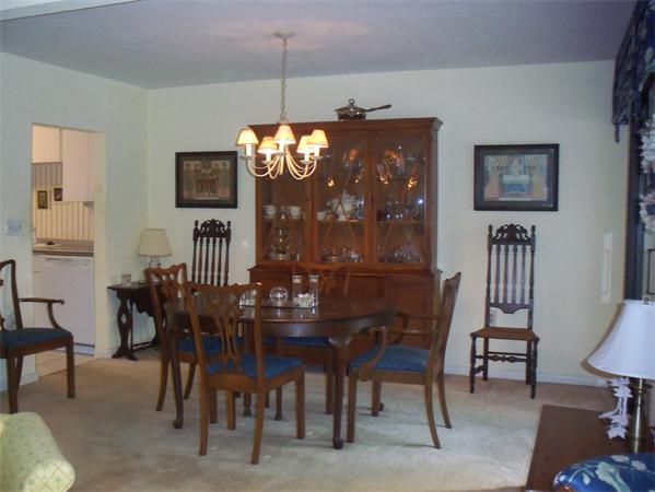 27 Cobblestone Lane, Unit 27 Worcester, MA 01606 - Photo 6 of 24 a view of a dining room with furniture