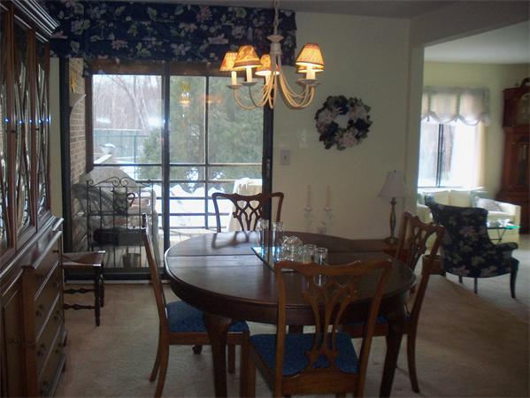 27 Cobblestone Lane, Unit 27 Worcester, MA 01606 - Photo 7 of 24 a dining room with furniture and window