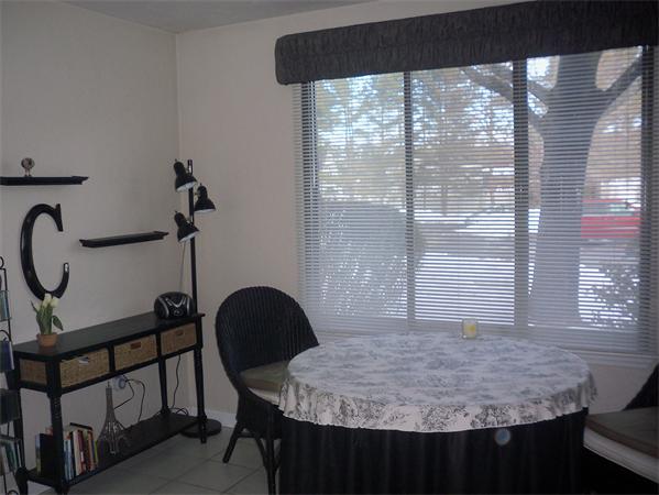 27 Cobblestone Lane, Unit 27 Worcester, MA 01606 - Photo 10 of 24 a view of a room that has a table and chairs