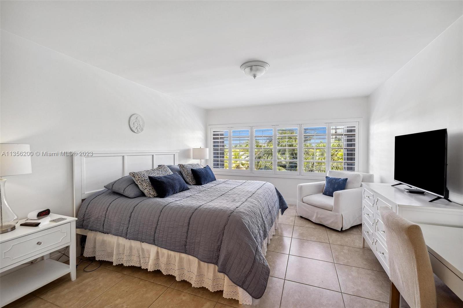 550 Ocean Drive, Unit 5C Key Biscayne, FL 33149 - Photo 15 of 21 a bedroom with a bed and flat screen tv