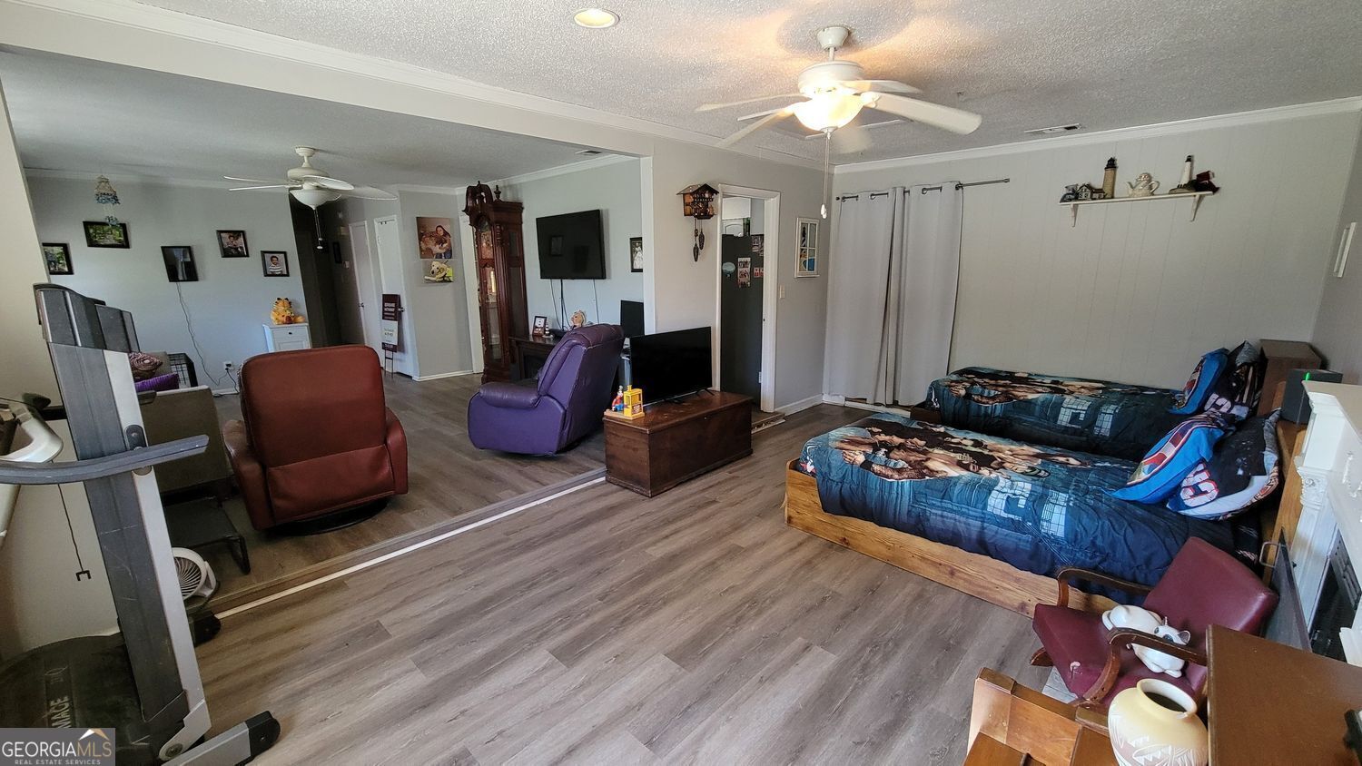 128 Wassaw Road Savannah, GA 31410 - Photo 5 of 22 Living Room