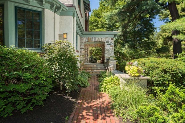 61 Meriam Street Lexington, MA 02420 - Photo 2 of 30 Gallery Image 2