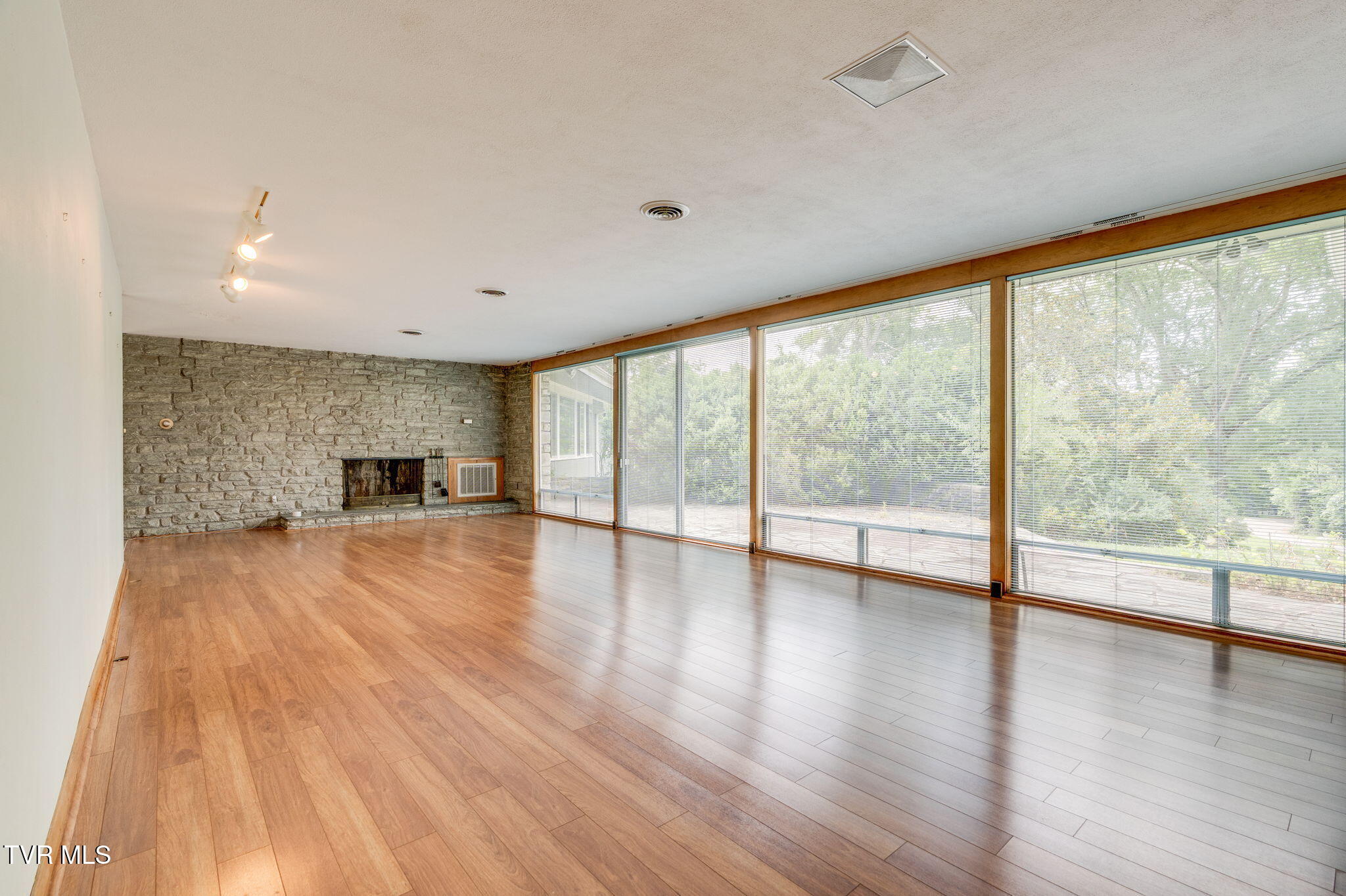 209 Maple Tree Drive Bristol, TN 37620 - Photo 25 of 53 009
