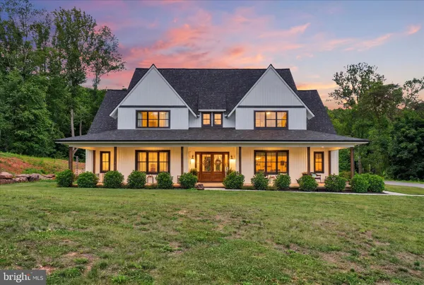 $899,900 | 911 North Circle Drive, Dover, PA 17315