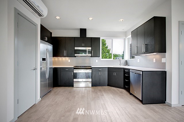3904 Southwest Findlay Street, Unit 3 Seattle, WA 98136 - Photo 4 of 14 Gallery Image 4