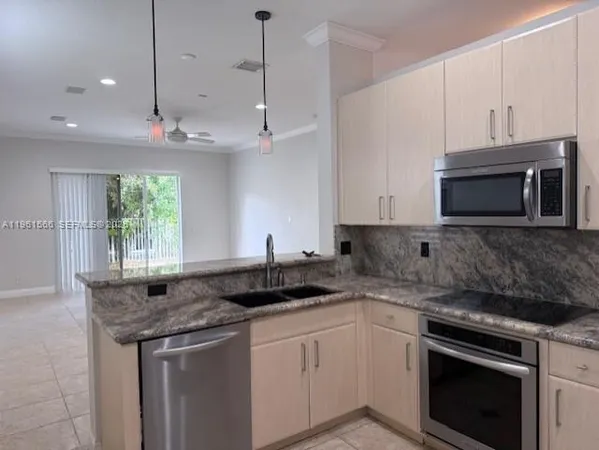 $4,250 | 1538 Winterberry Lane, Weston, FL 33327