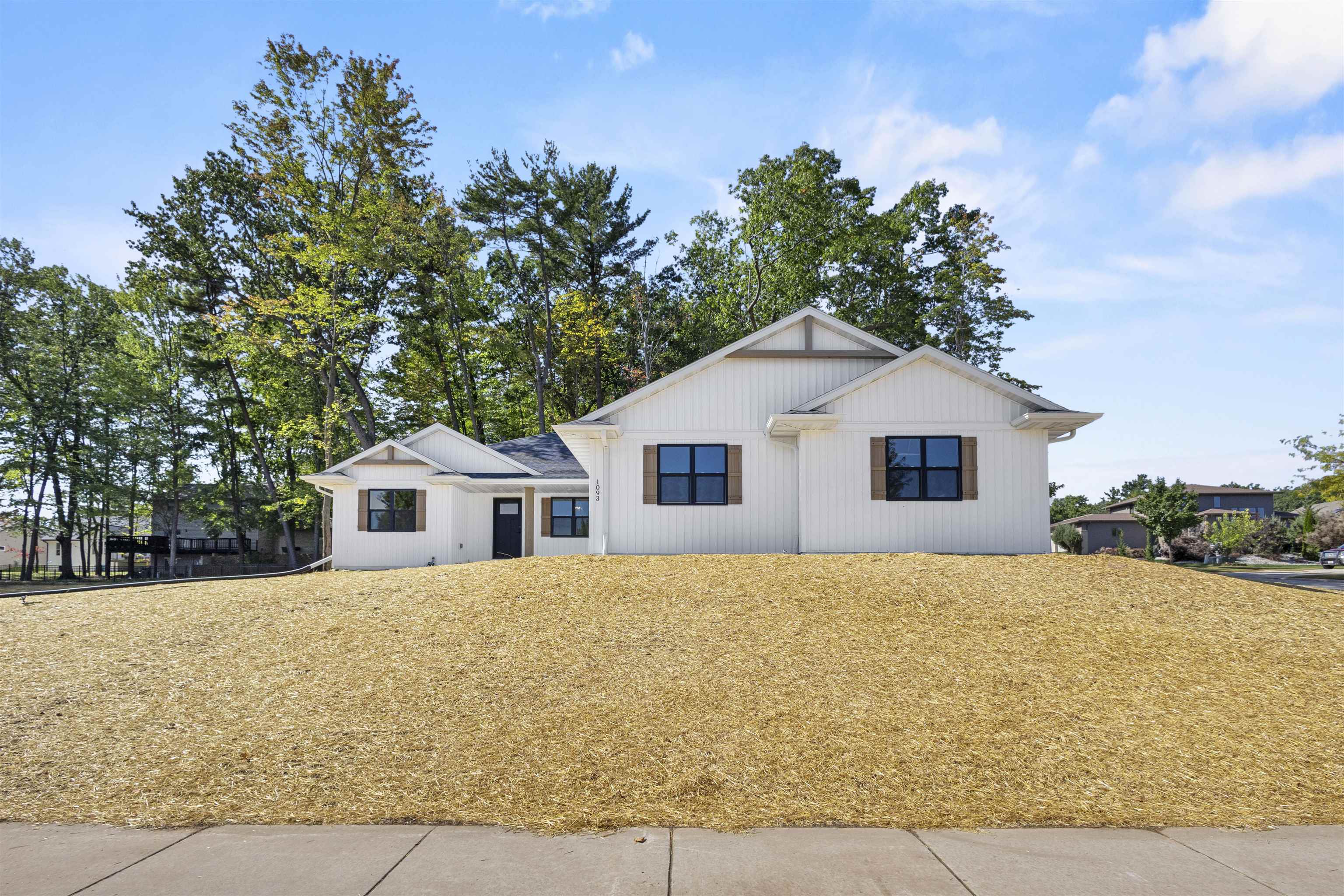 W173 Meadow Ridge Trail Kaukauna, WI 54130 - Photo 3 of 47